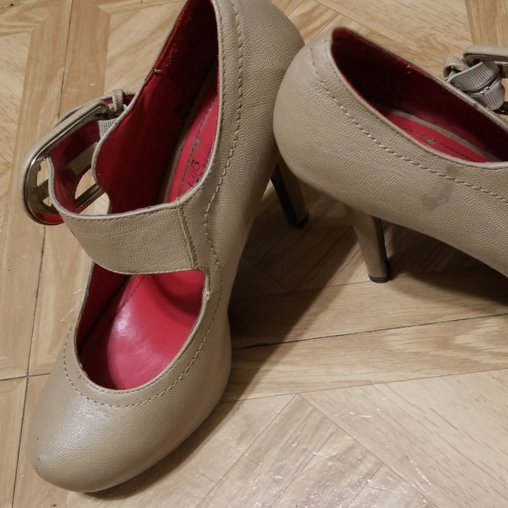 Heels - Picture 8 of 8